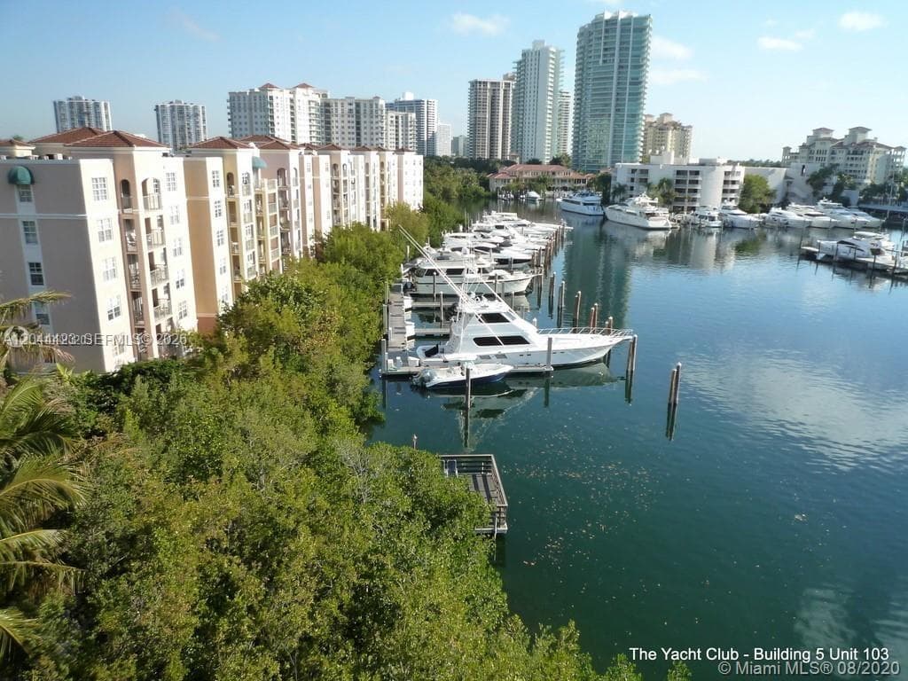 19501 E Country Club Dr # 104, Aventura, FL 33180 photo 3