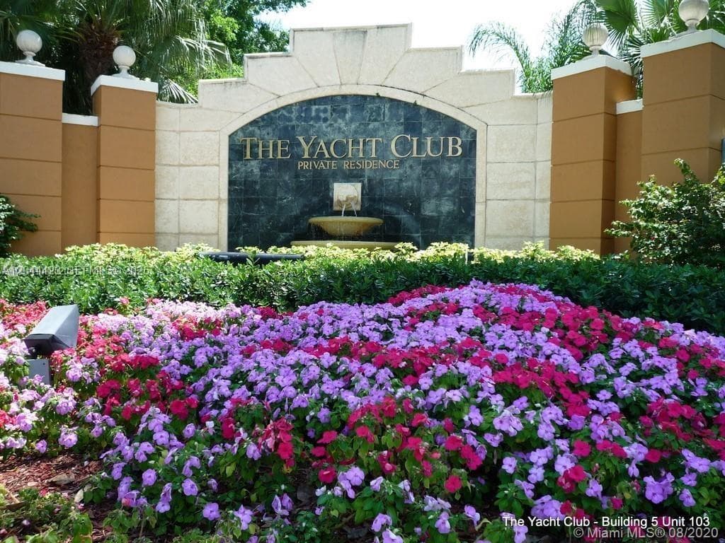 19501 E Country Club Dr # 104, Aventura, FL 33180