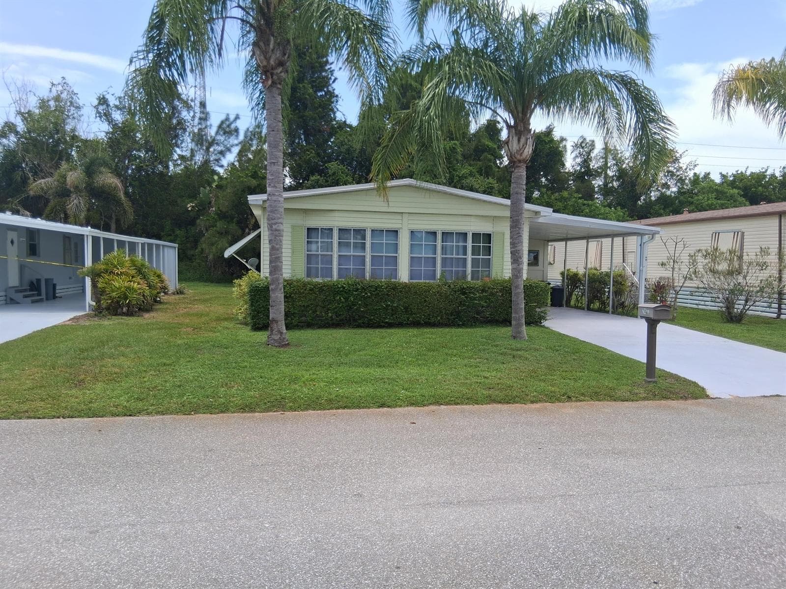 214 W Caribbean, Port St. Lucie, FL 34952 photo 2