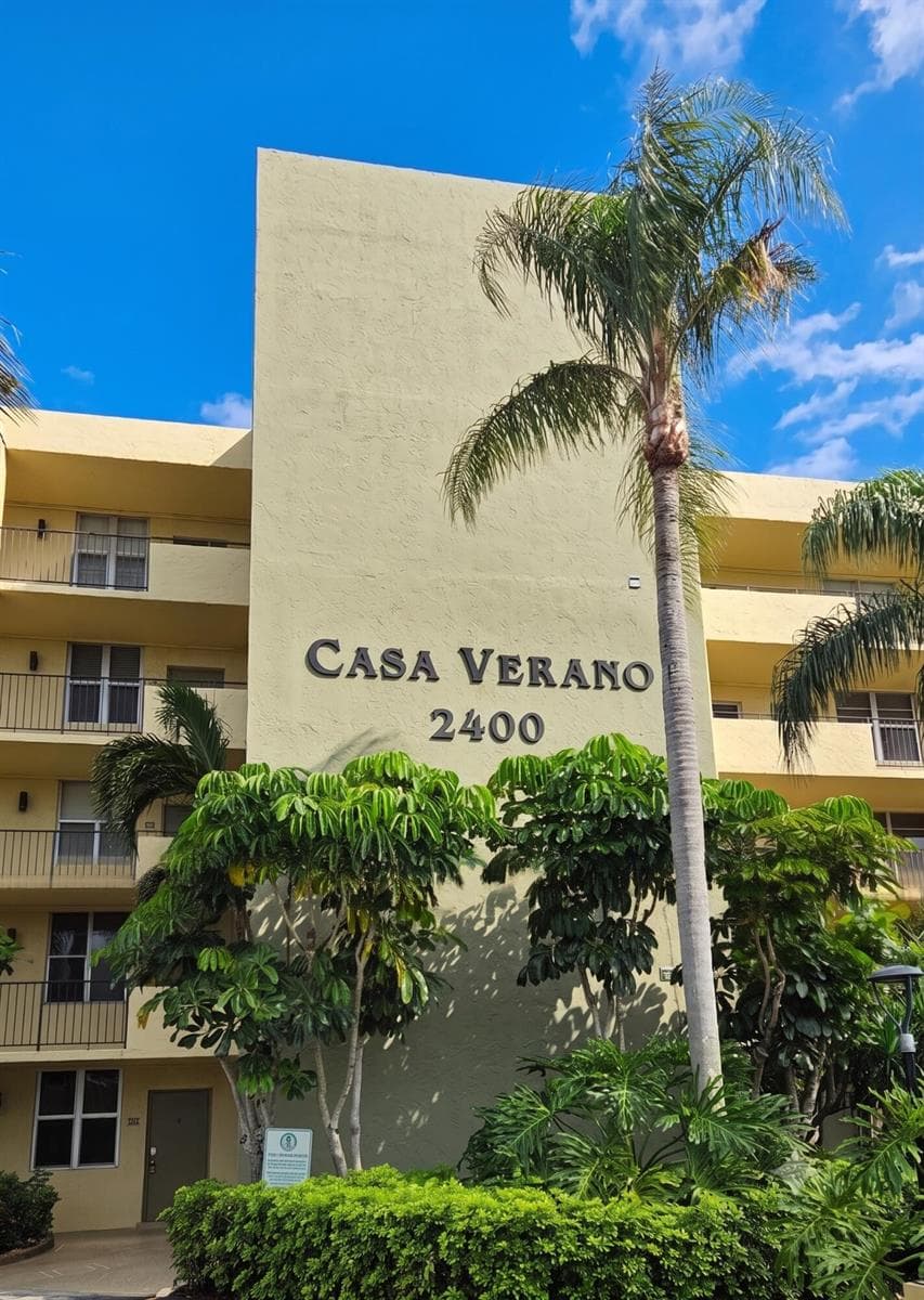 2400 NE 10th Street # 108, Pompano Beach, FL 33062