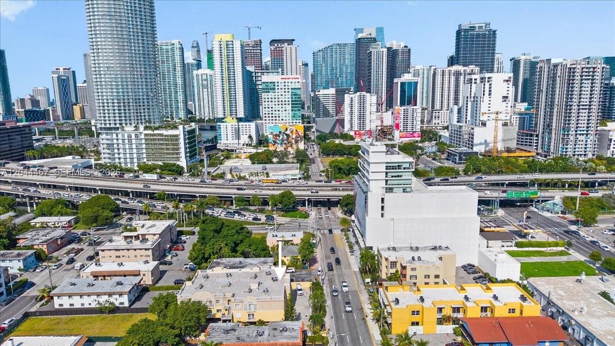 437 SW 7th St # 201, Miami, FL 33130 photo 2