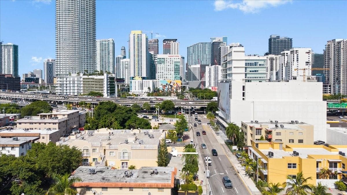 437 SW 7th St # 201, Miami, FL 33130