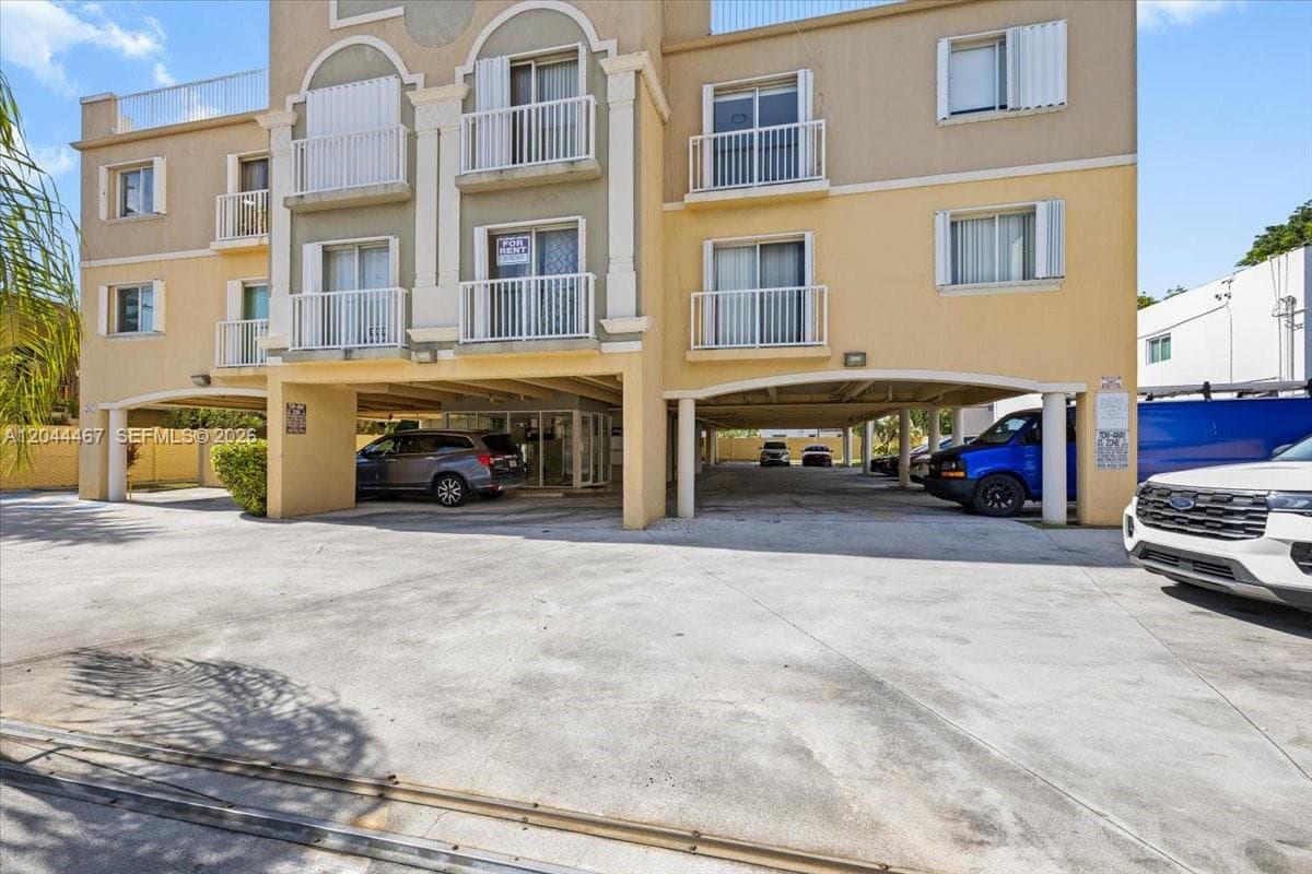 437 SW 7th St # 201, Miami, FL 33130 photo 4
