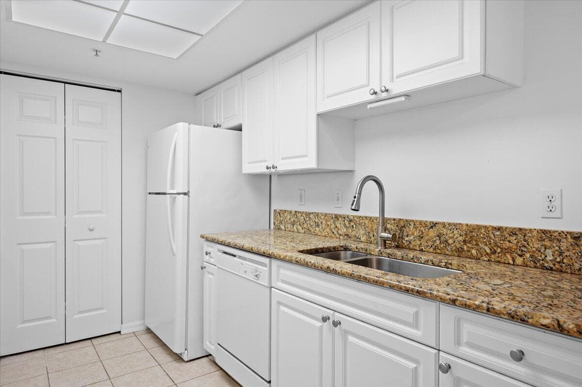 200 N Crestwood Court N # 211, Royal Palm Beach, FL 33411 photo 2