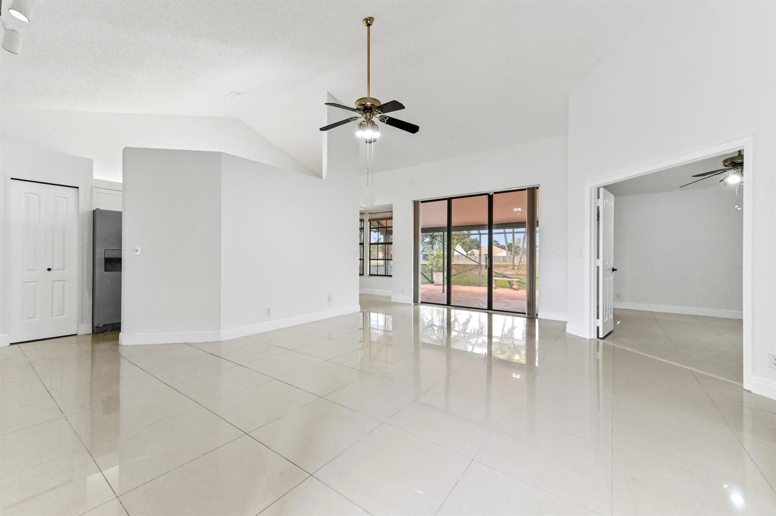 5421 Helene Circle, Boynton Beach, FL 33472 photo 4