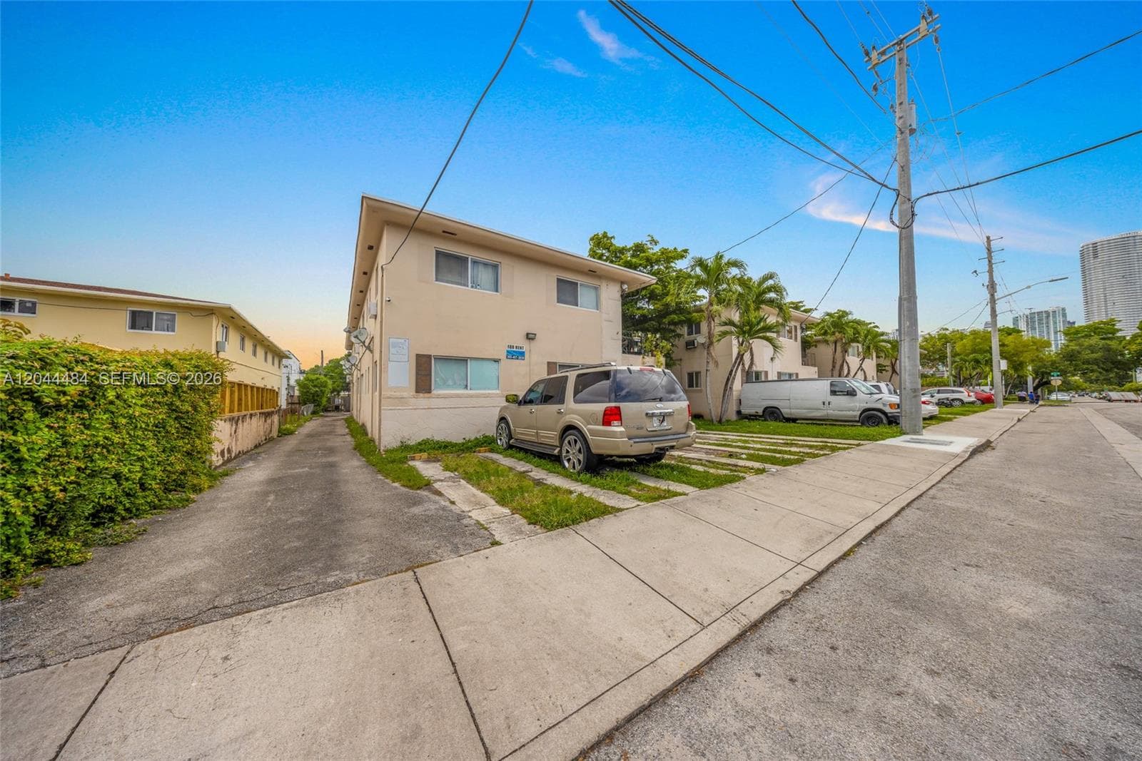 731 SW 5th St, Miami, FL 33130 photo 2