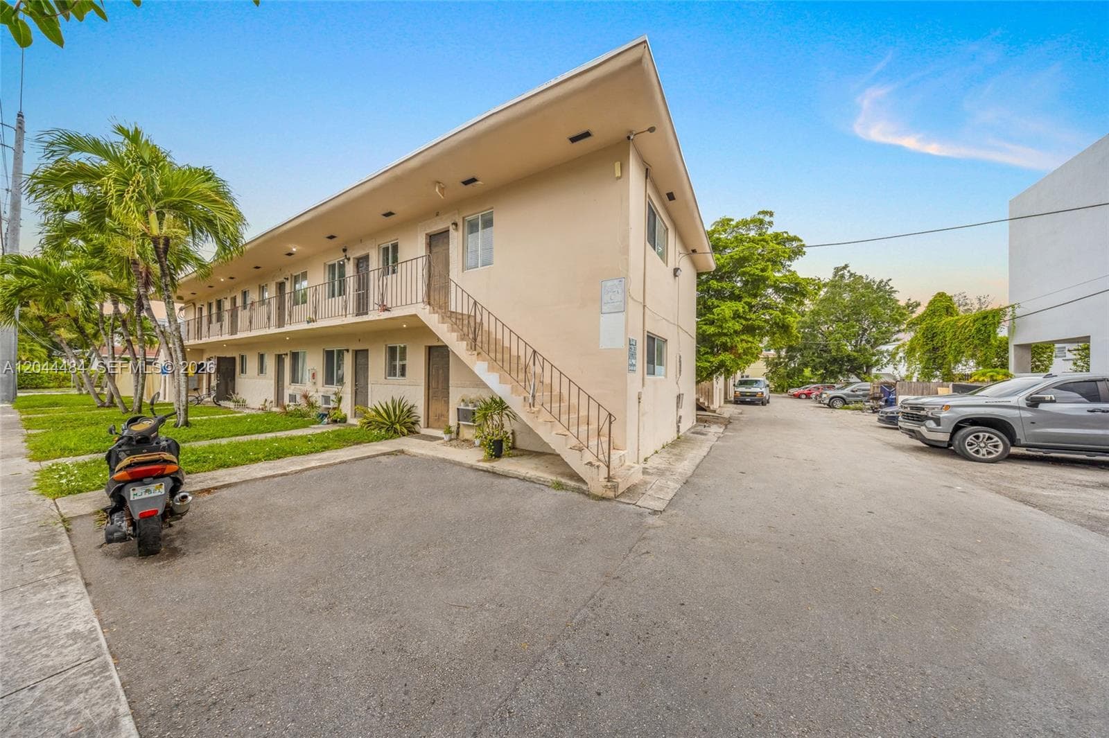 731 SW 5th St, Miami, FL 33130 photo 5