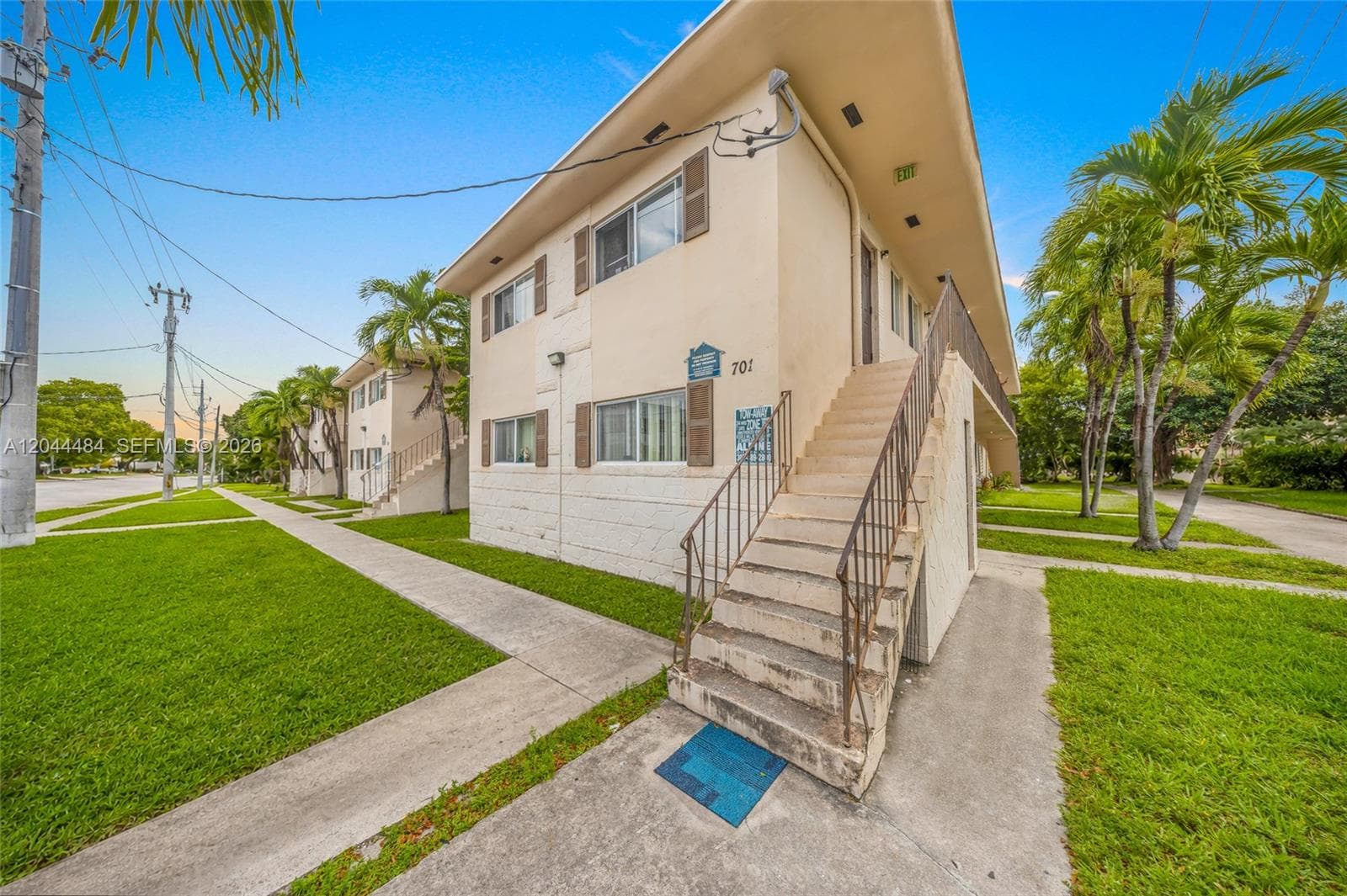 731 SW 5th St, Miami, FL 33130 photo 4