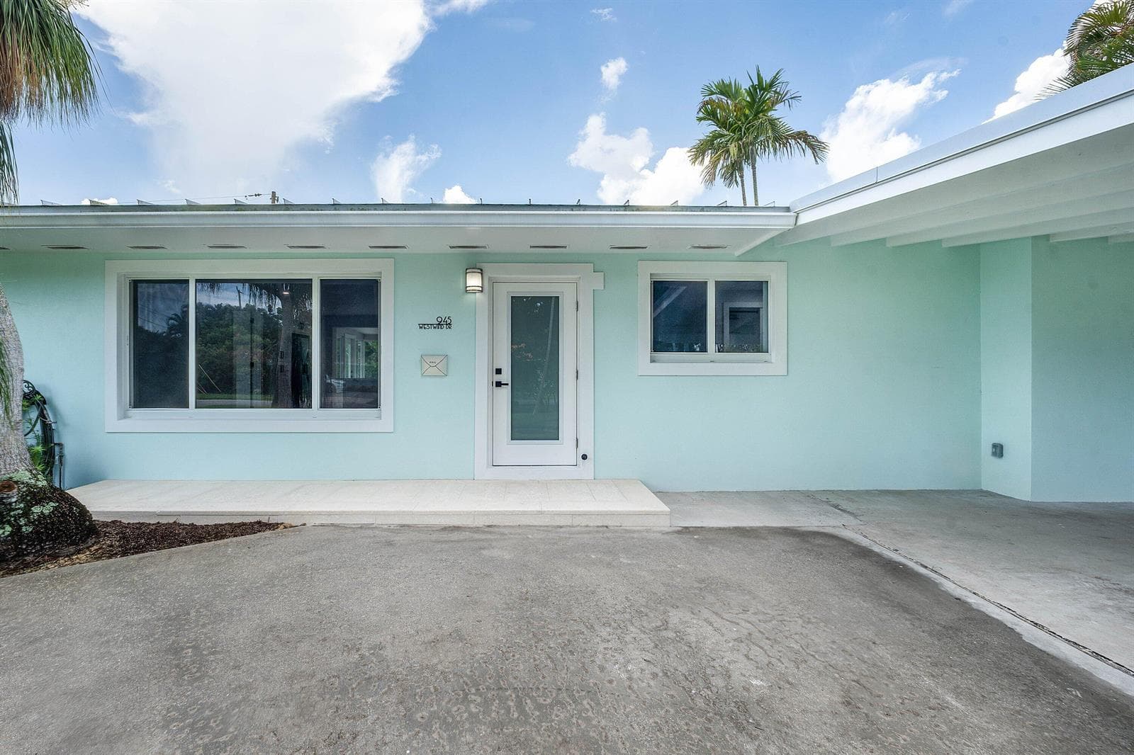 945 Westwind Drive, North Palm Beach, FL 33408 photo 2