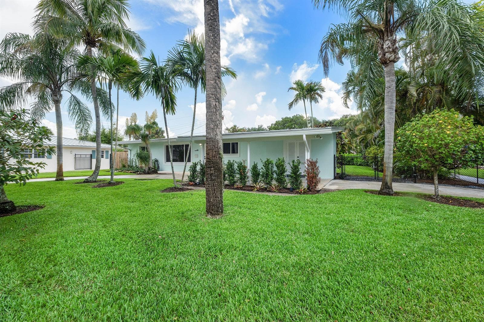 945 Westwind Drive, North Palm Beach, FL 33408 photo 5