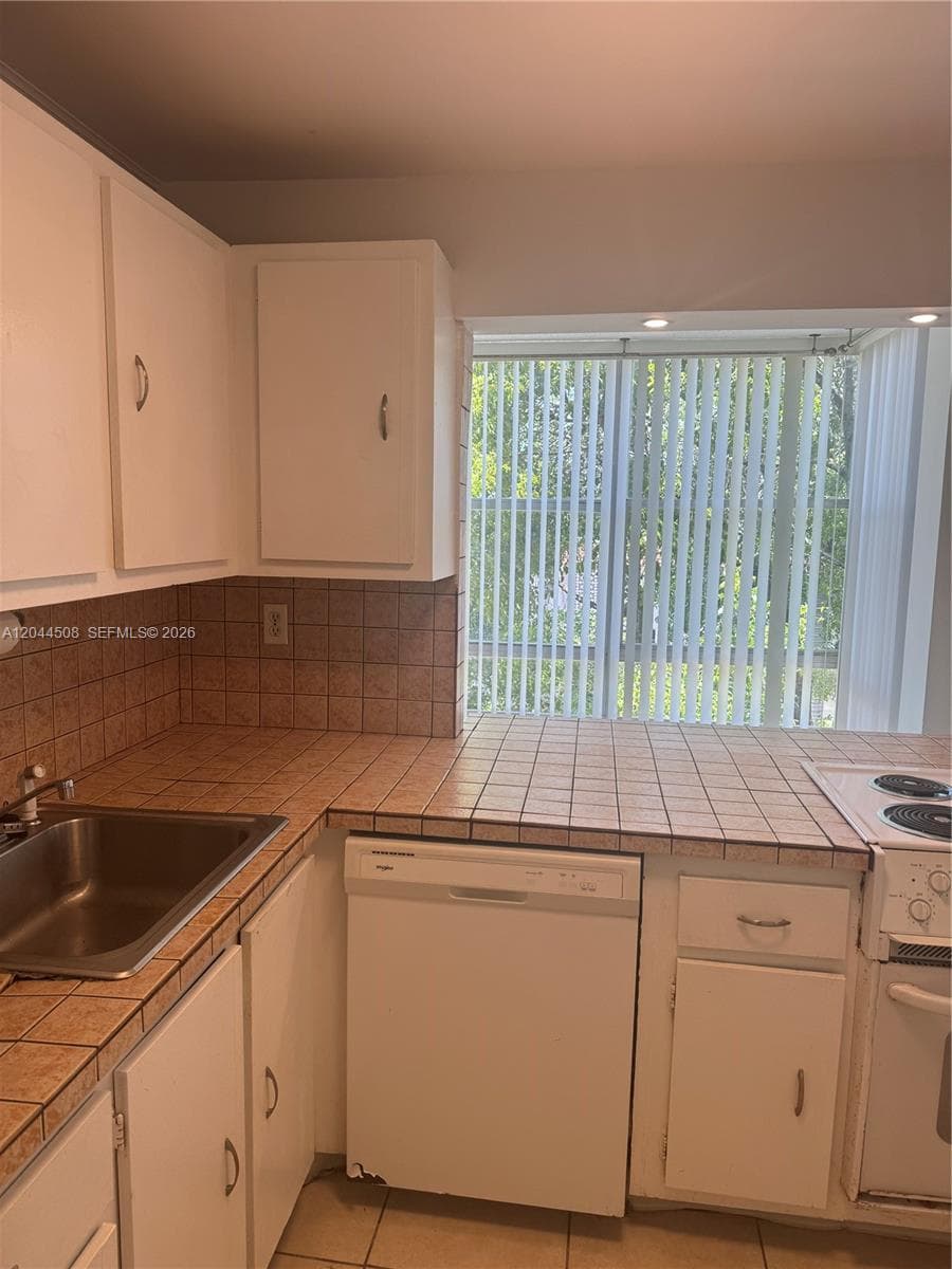 210 172nd St # 429, Sunny Isles Beach, FL 33160 photo 5