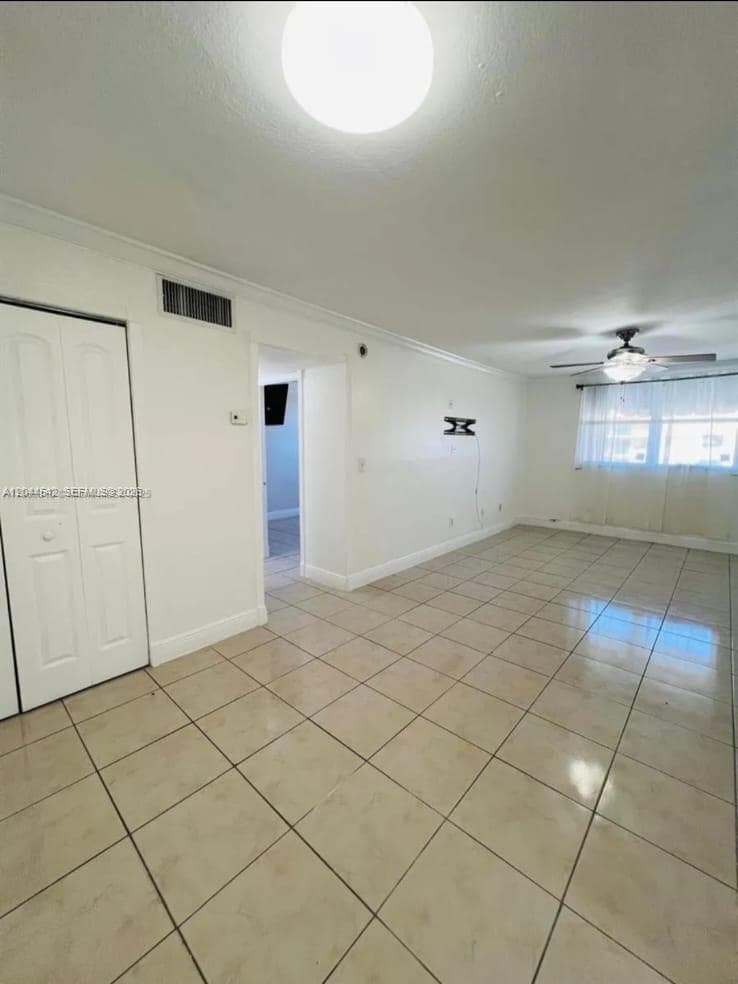 606 W 81st St # 224, Hialeah, FL 33014