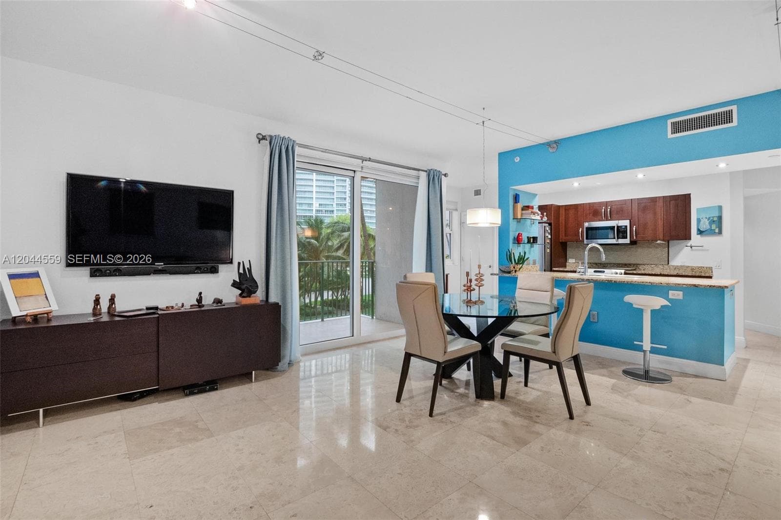 19900 E Country Club Dr # 212, Aventura, FL 33180 photo 2