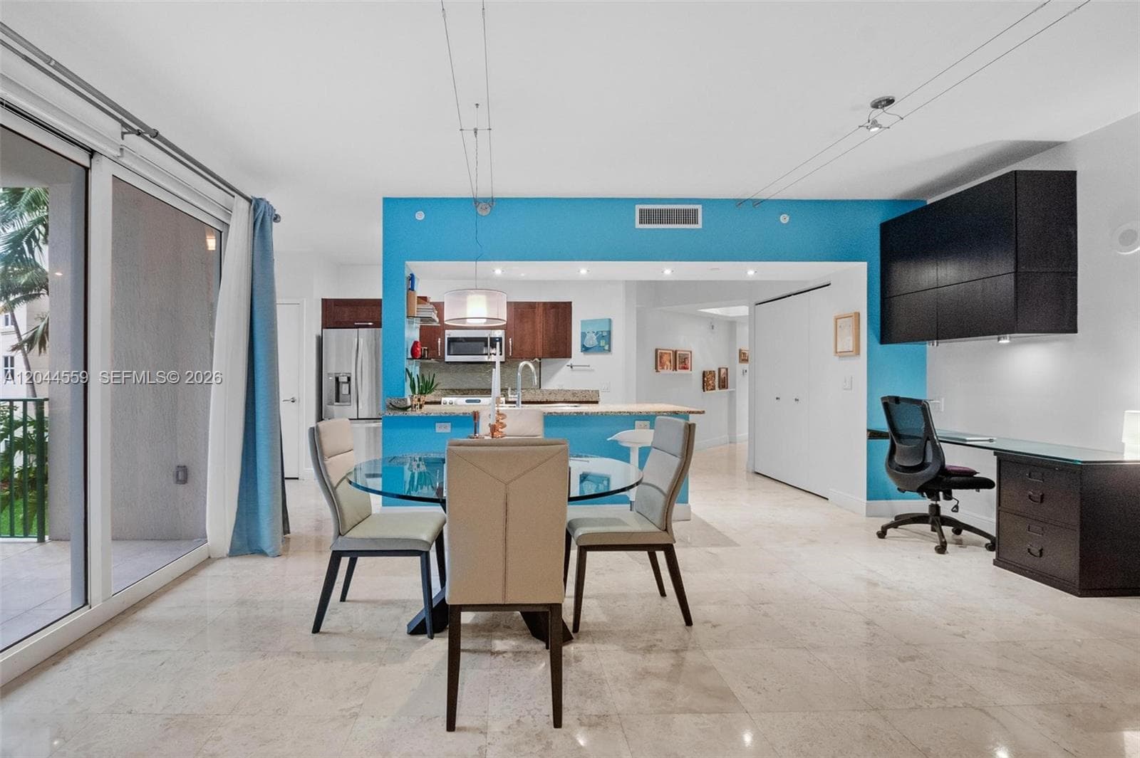19900 E Country Club Dr # 212, Aventura, FL 33180 photo 4
