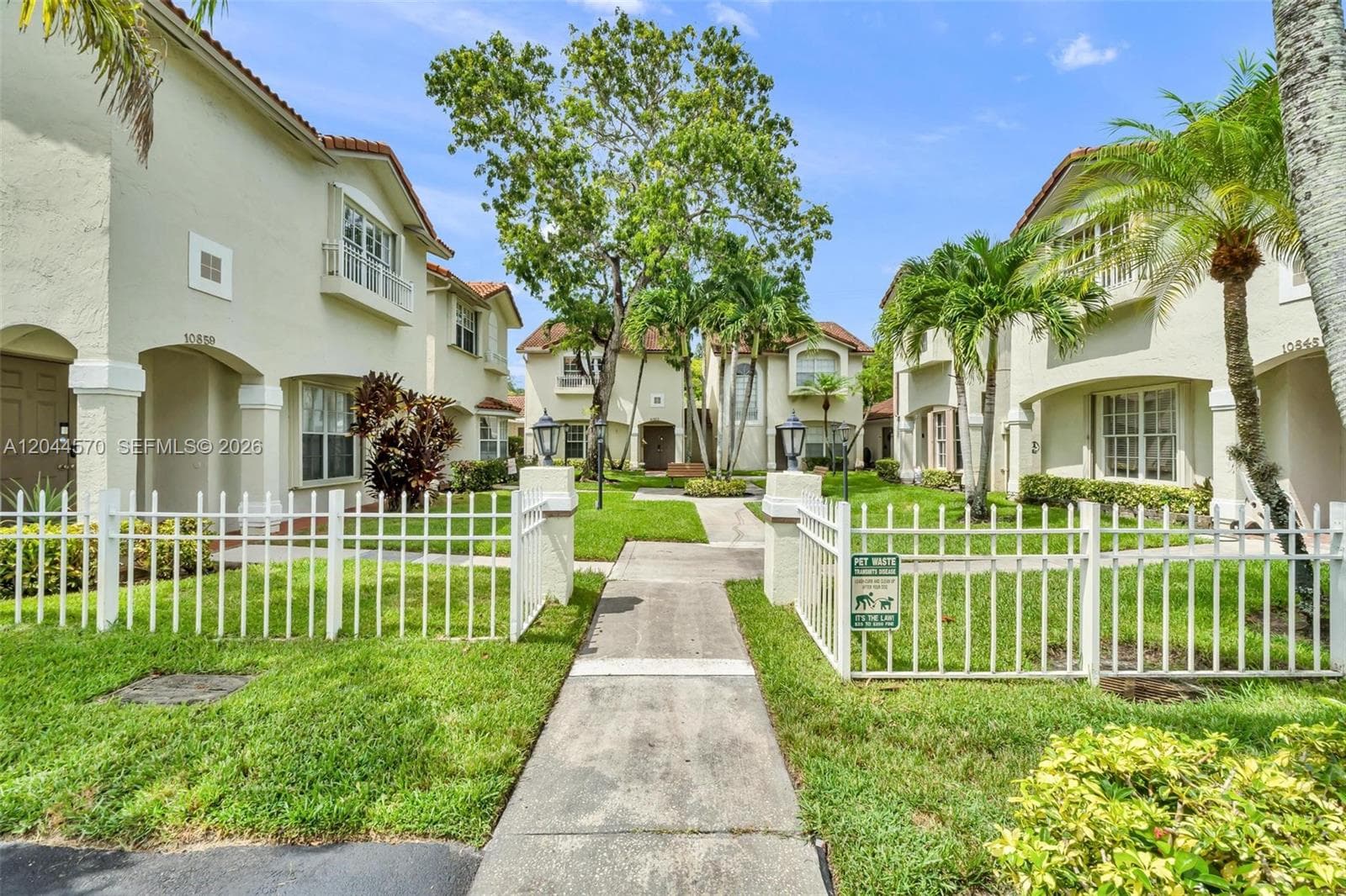 10857 NW 8th St, Pembroke Pines, FL 33026 photo 3