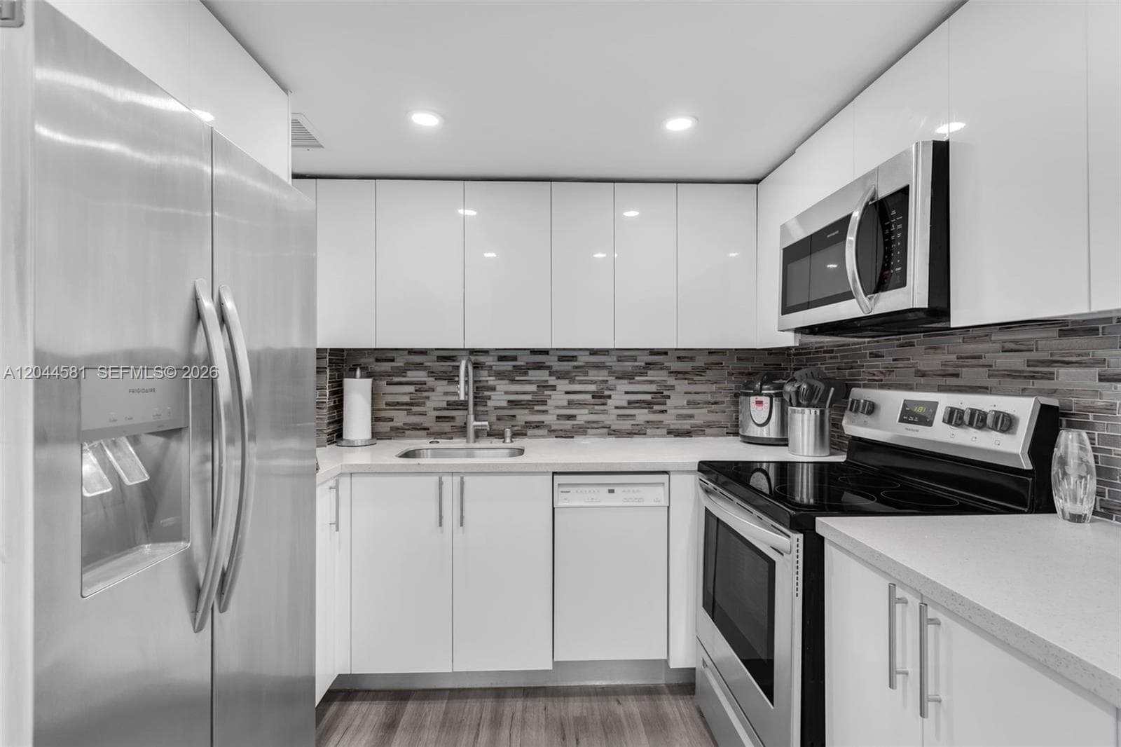 7441 Wayne Ave # 10H, Miami Beach, FL 33141 photo 4