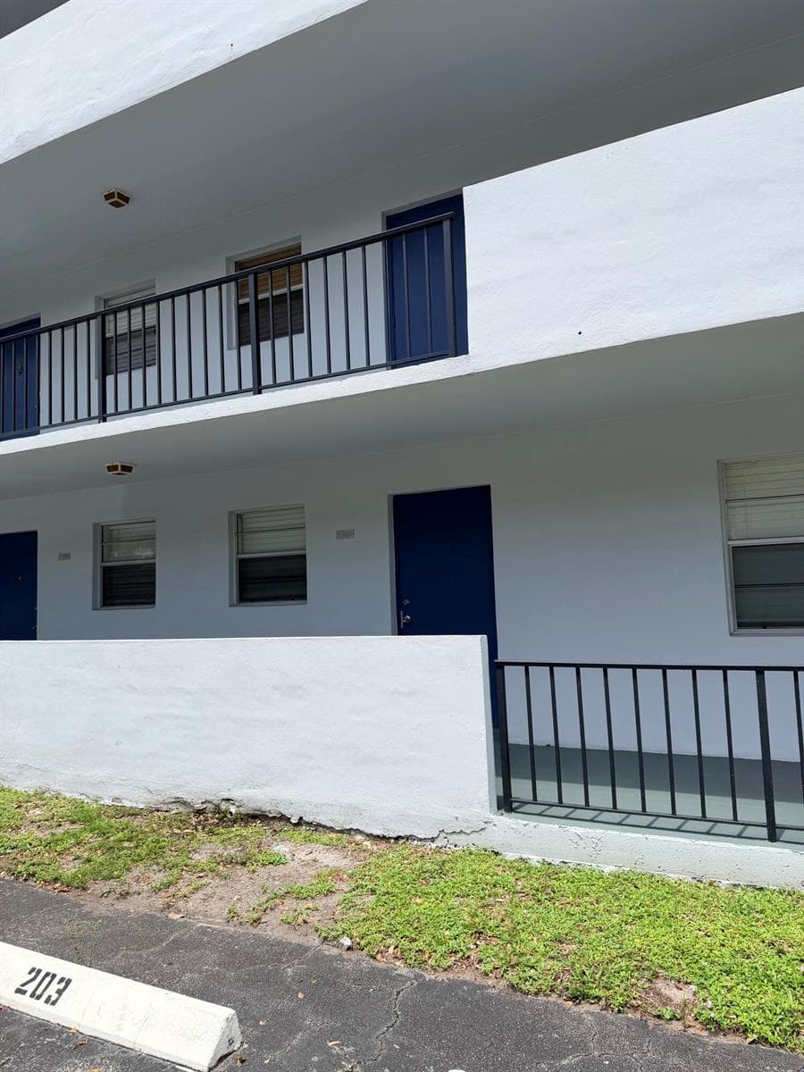 1630 Embassy Drive # 104, West Palm Beach, FL 33401