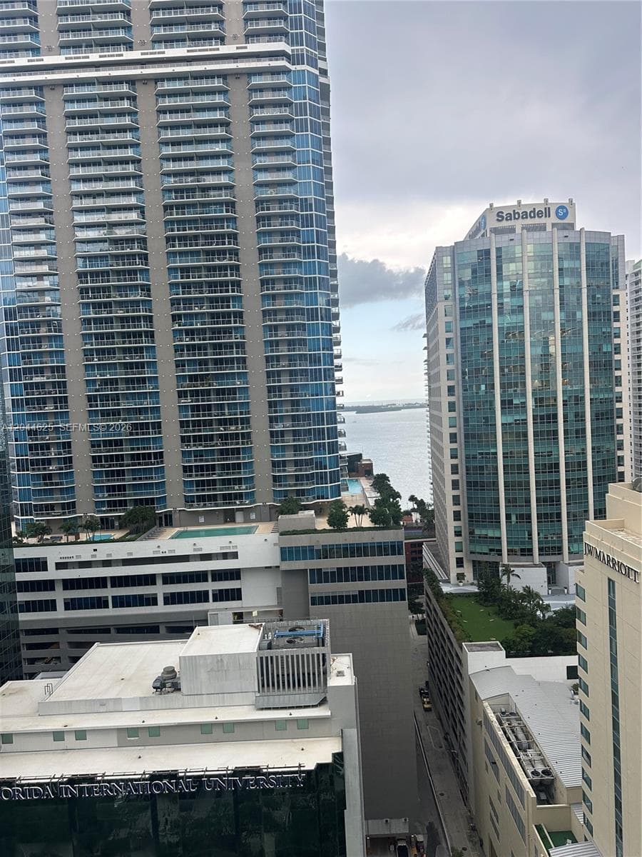 1060 Brickell Ave # 2505, Miami, FL 33131