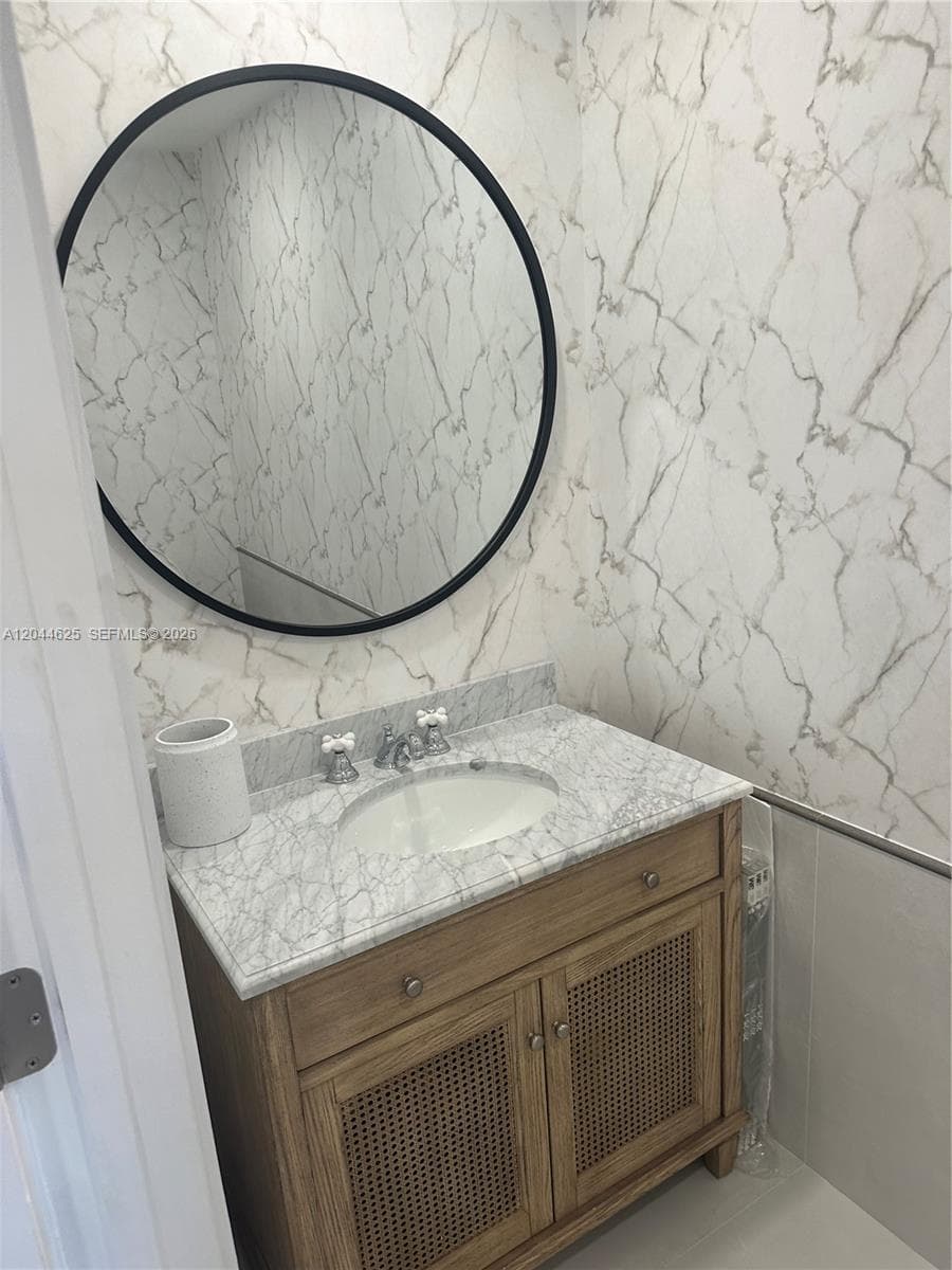 1060 Brickell Ave # 2505, Miami, FL 33131 photo 4