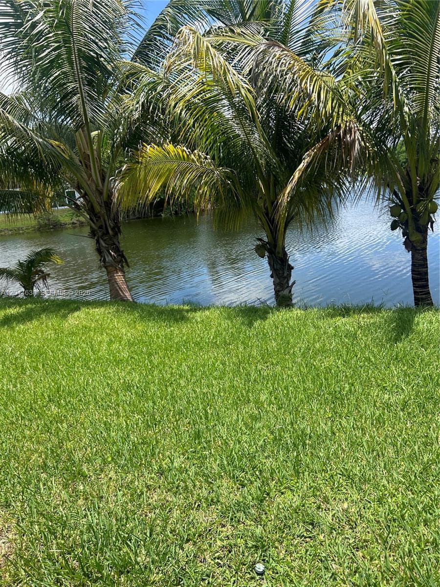 2730 Cypress Ave, Miramar, FL 33025 photo 3