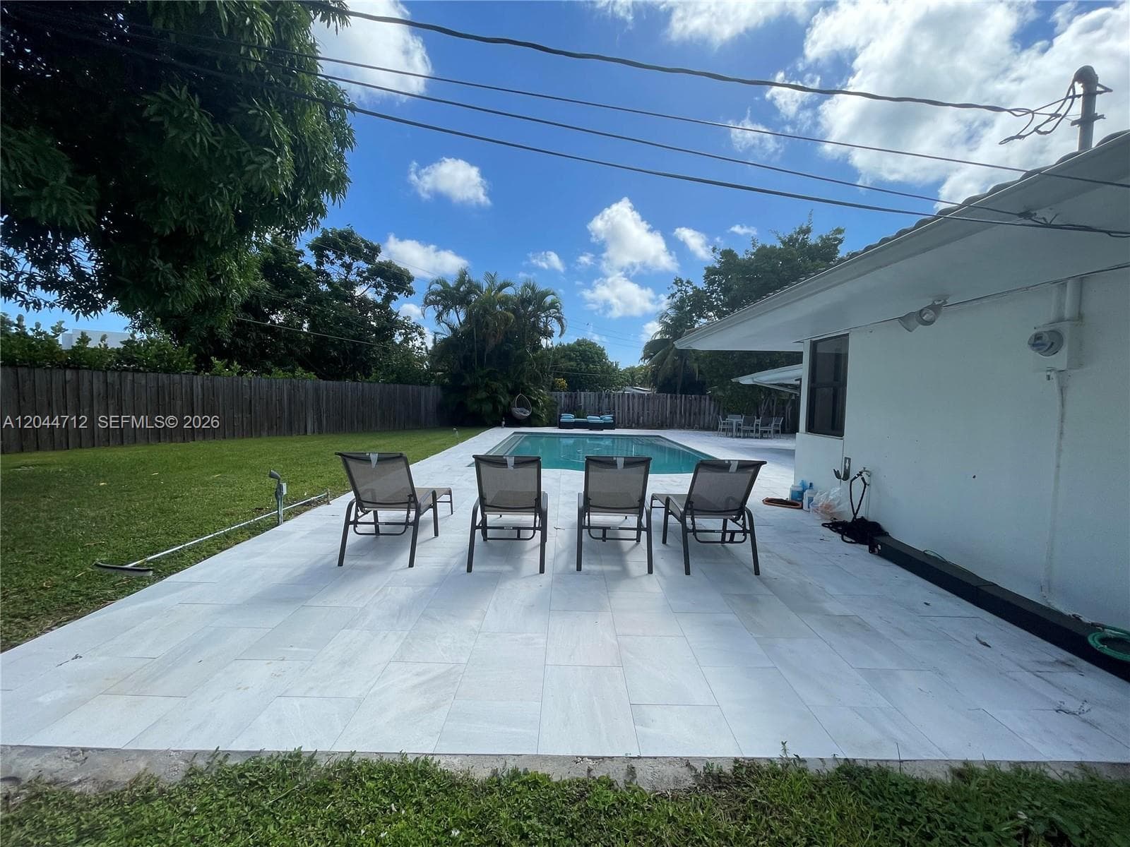 2115 Alamanda Dr, North Miami, FL 33181 photo 2