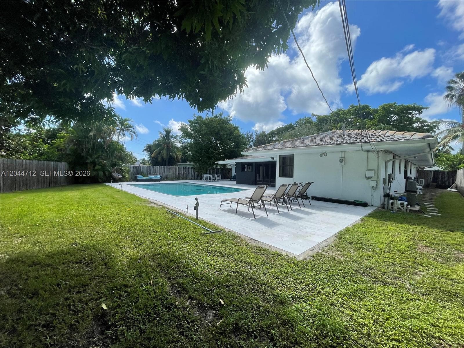 2115 Alamanda Dr, North Miami, FL 33181 photo 3