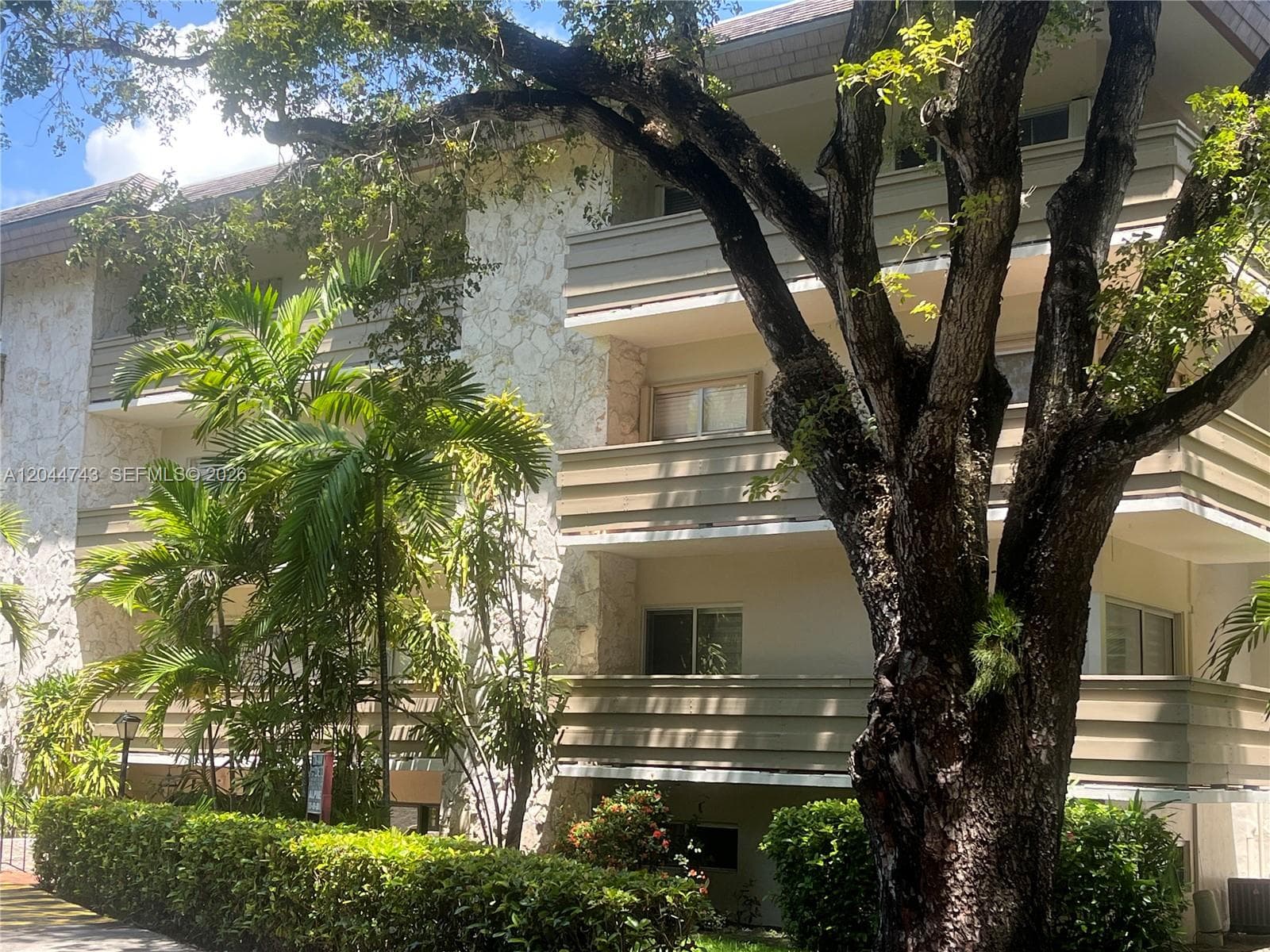 1205 Mariposa Ave # 212, Coral Gables, FL 33146 photo 2