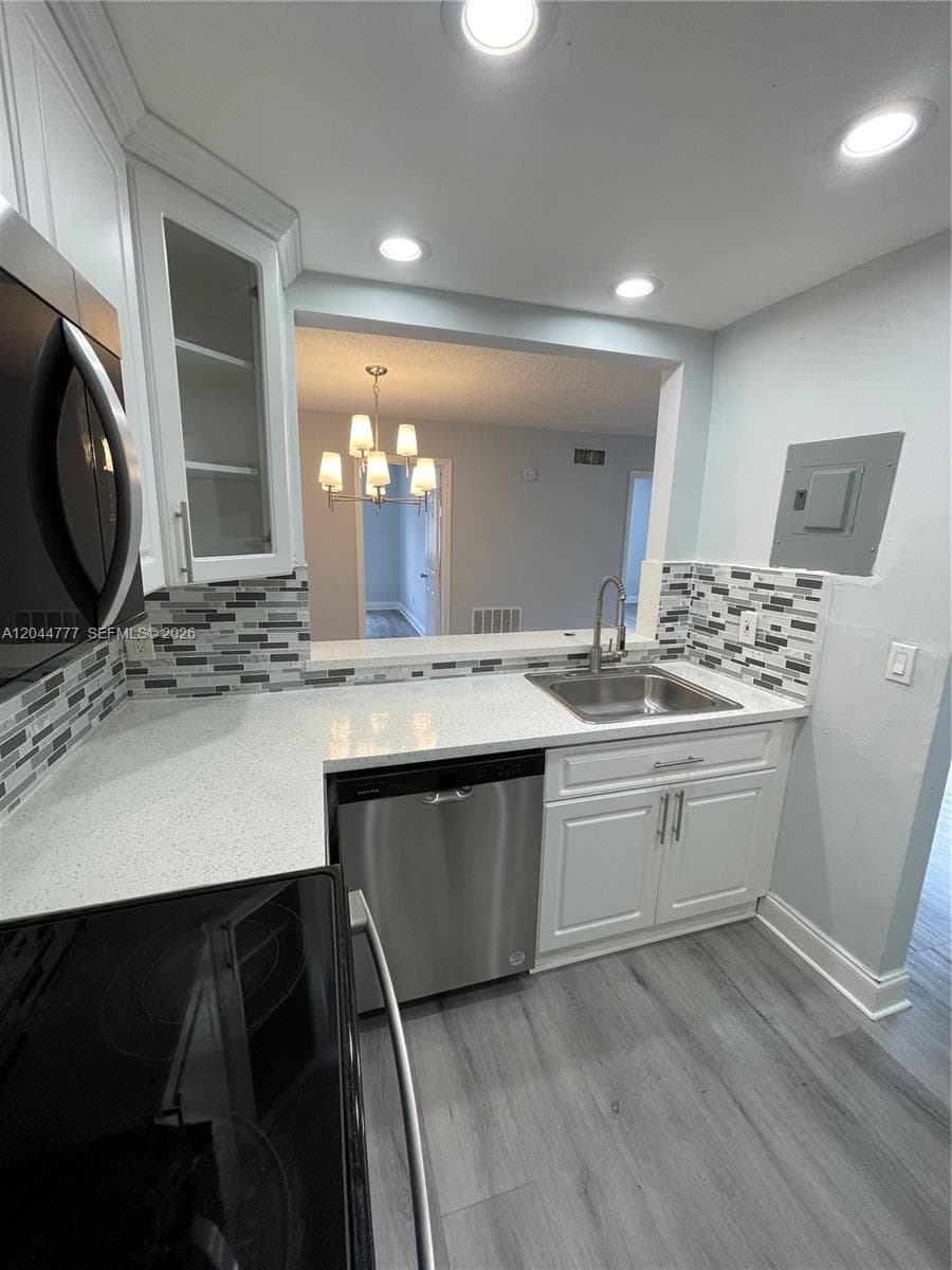 13685 NE 10th Ave # 301, North Miami, FL 33161 photo 2