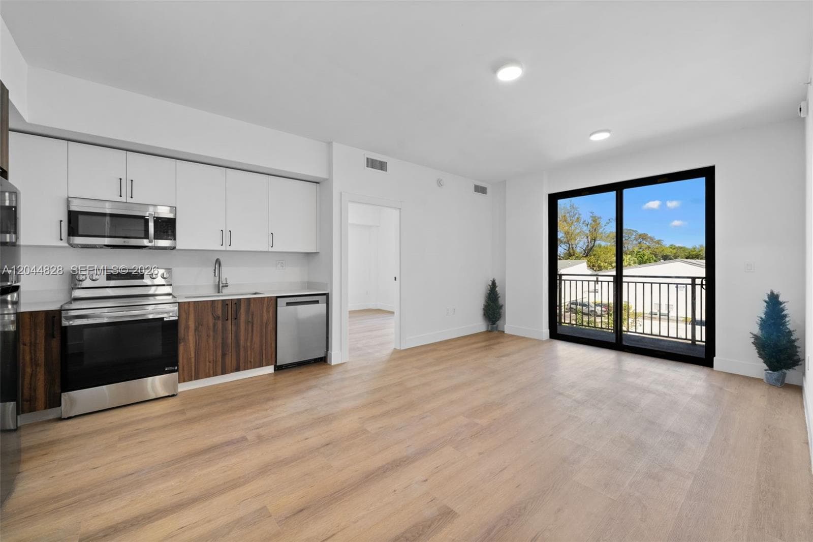 2479 NE 192nd St # 308, Miami, FL 33180 photo 2