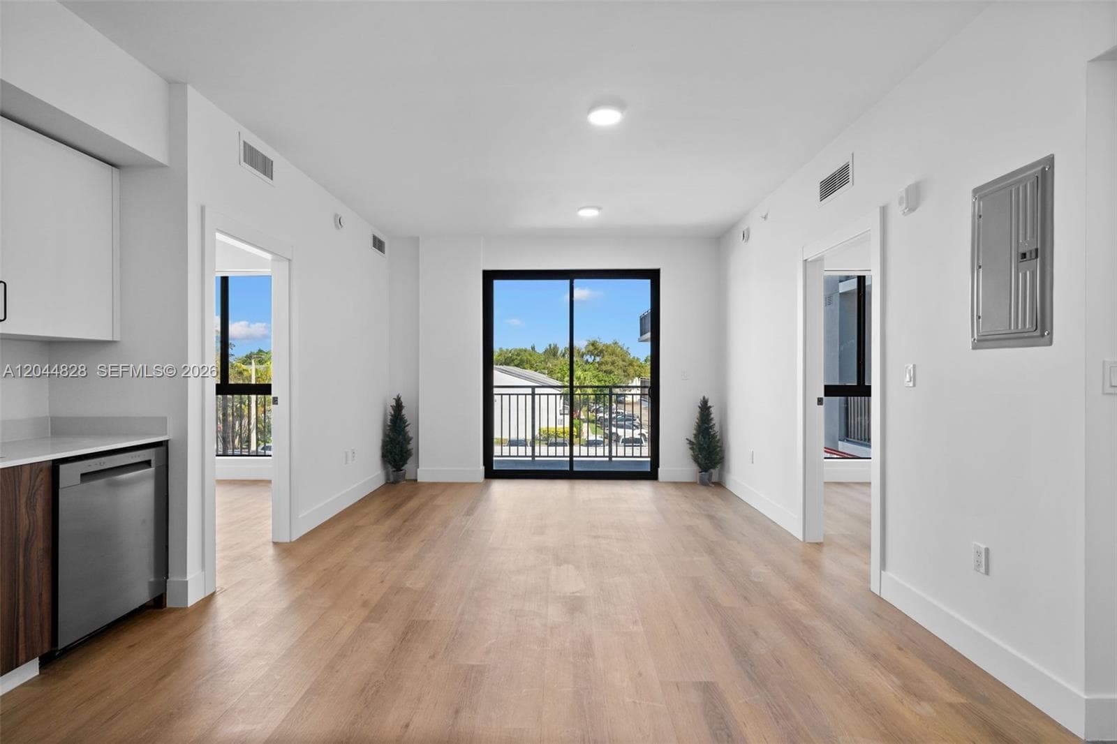 2479 NE 192nd St # 308, Miami, FL 33180