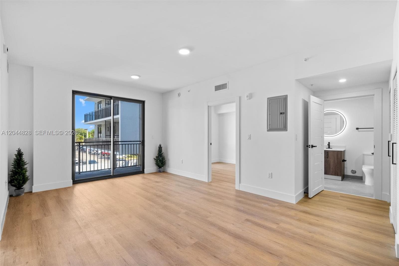 2479 NE 192nd St # 308, Miami, FL 33180 photo 4