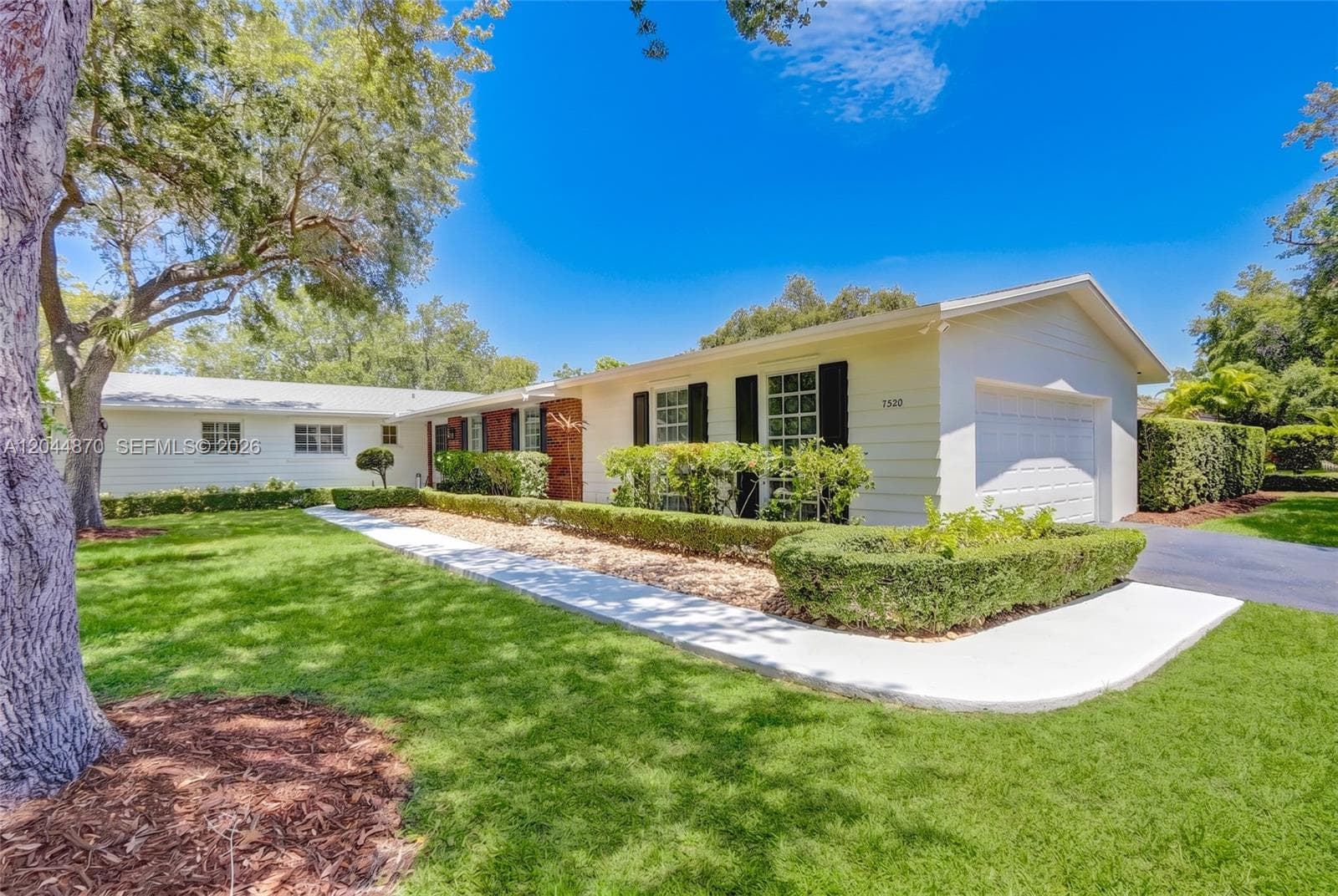 7520 SW 164th St, Palmetto Bay, FL 33157 photo 2