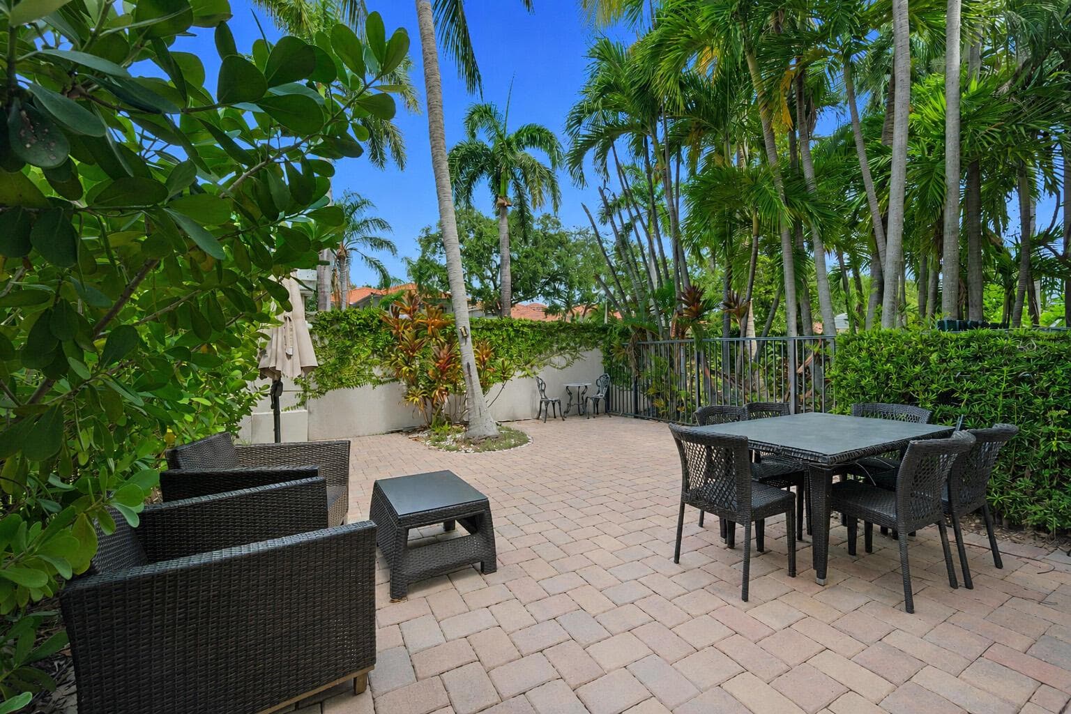 1384 Harbor View W, Hollywood, FL 33019 photo 2