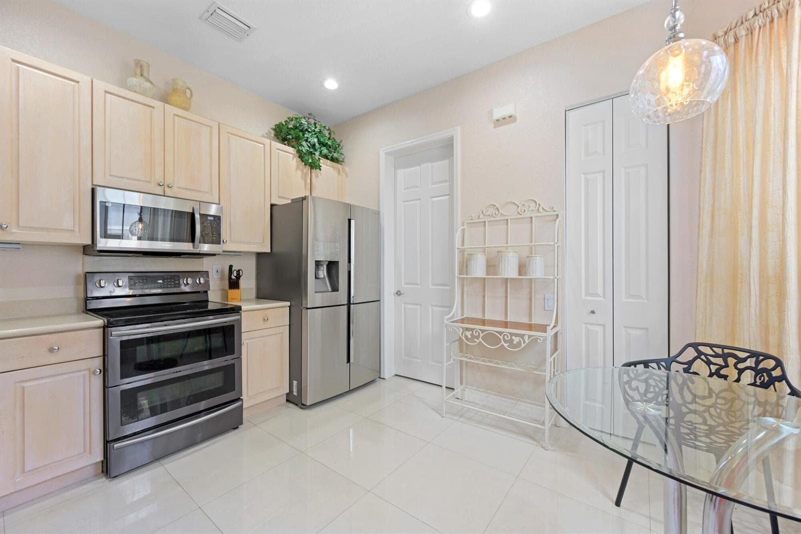 1384 Harbor View W, Hollywood, FL 33019 photo 5