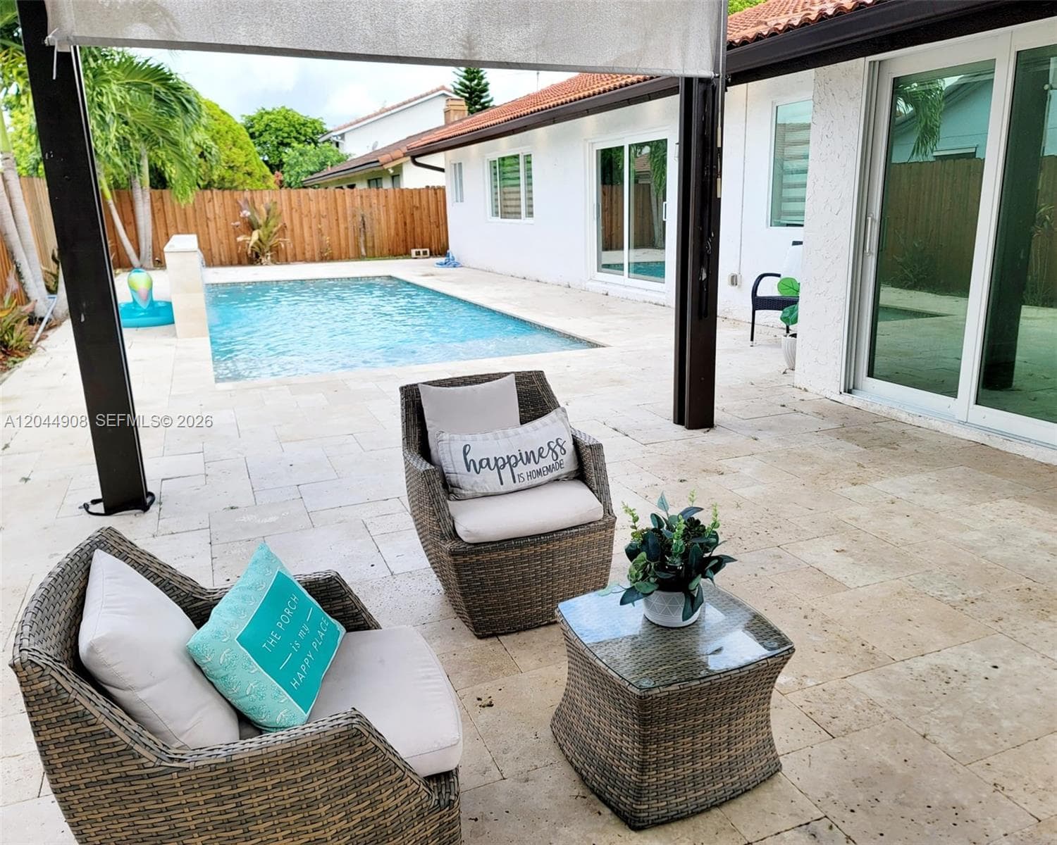 6324 NW 201st Ln, Hialeah, FL 33015 photo 2
