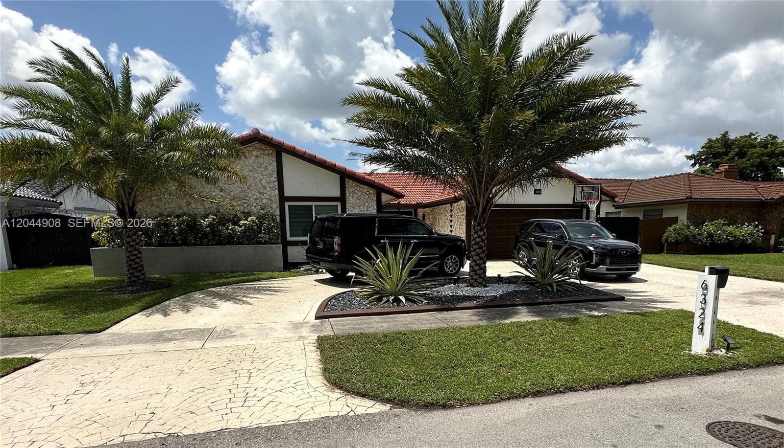 6324 NW 201st Ln, Hialeah, FL 33015 photo 3