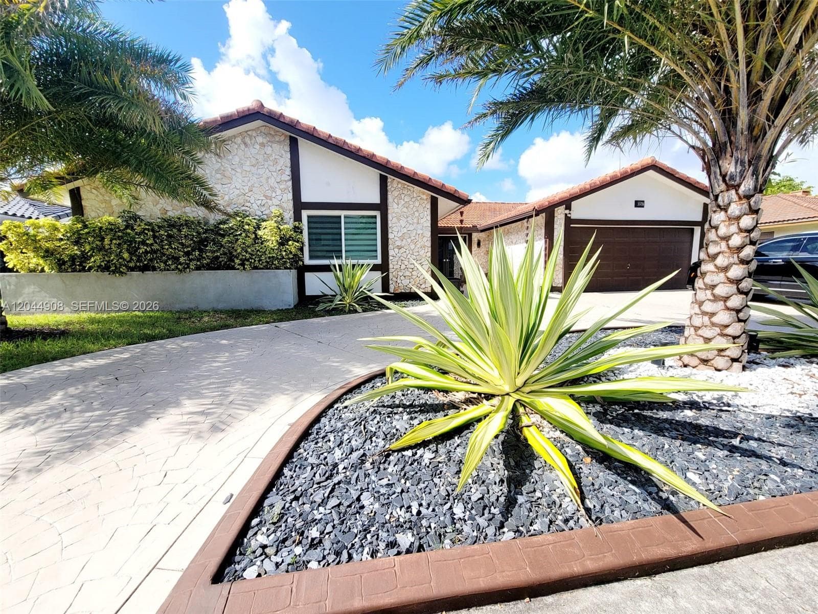 6324 NW 201st Ln, Hialeah, FL 33015 photo 4