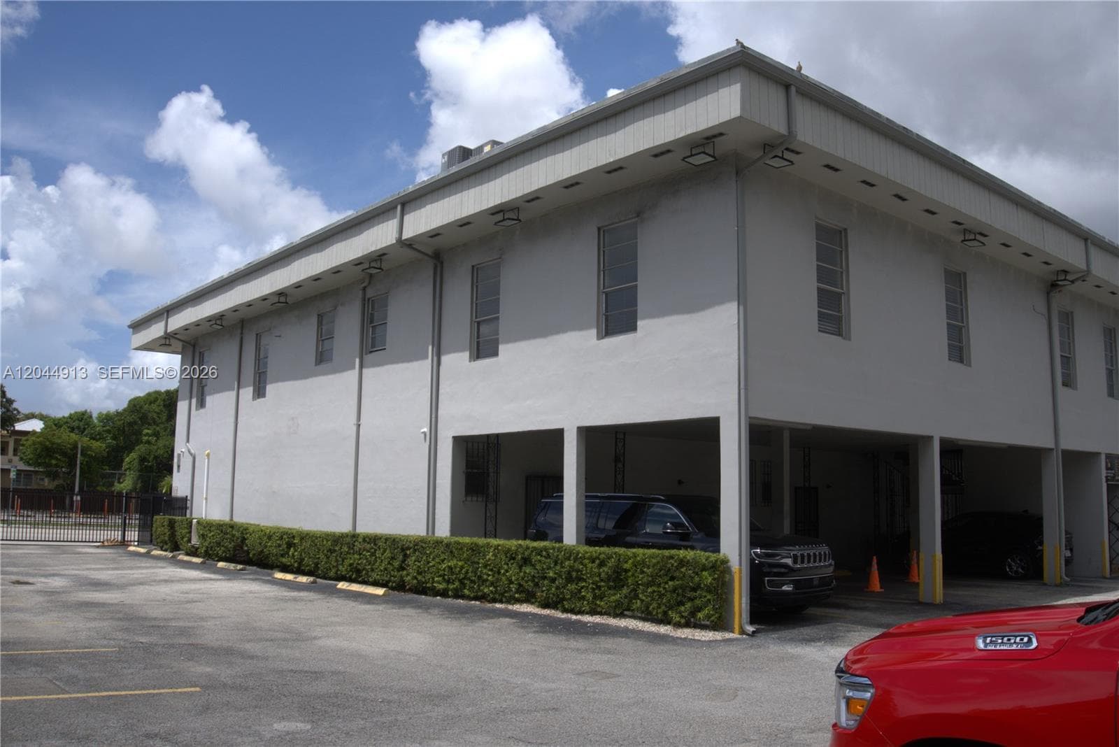 2433 NW 7th St, Miami, FL 33125 photo 2