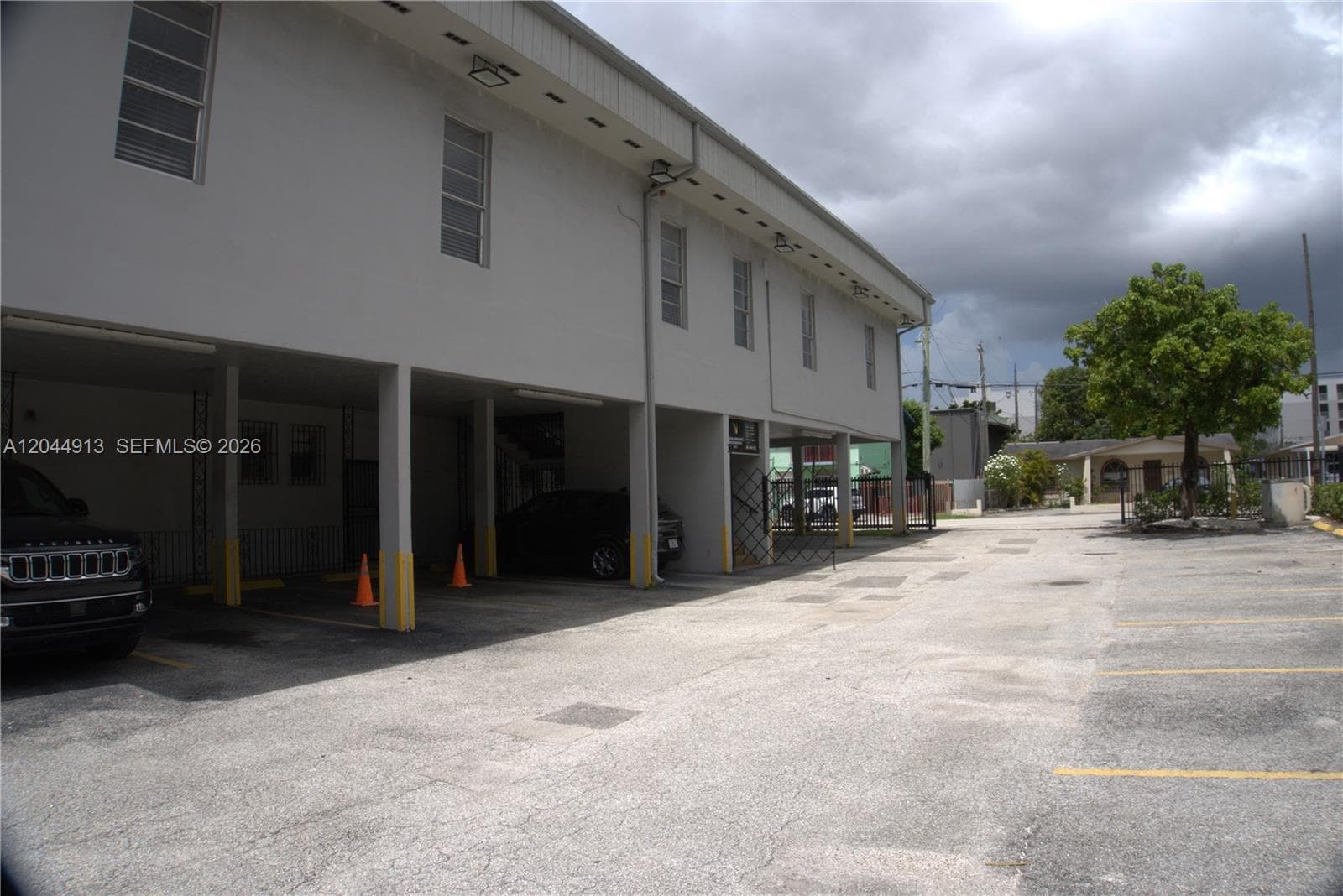 2433 NW 7th St, Miami, FL 33125 photo 4