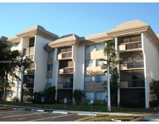 731 N Pine Island Rd # 305, Plantation, FL 33324