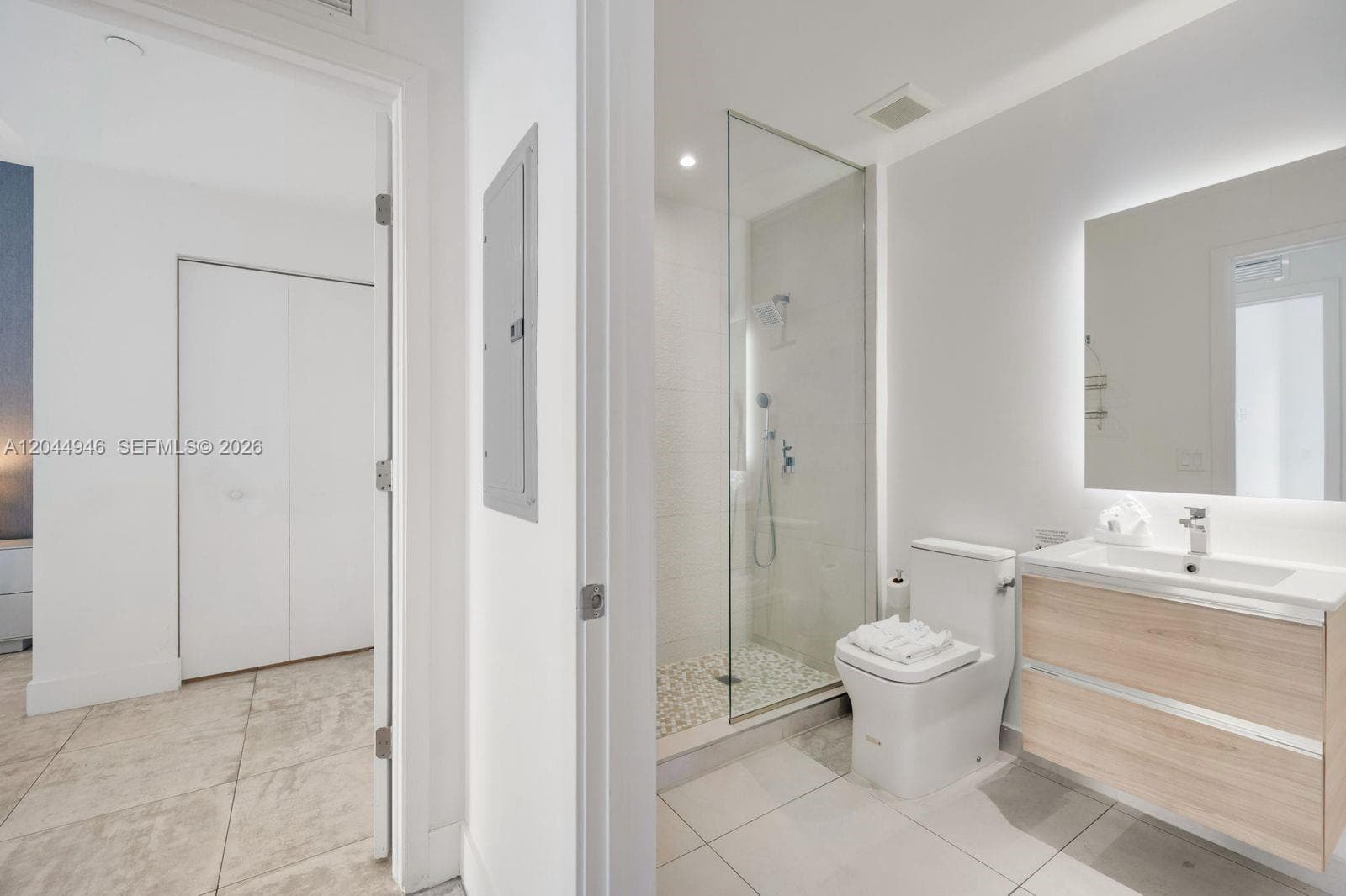 239 SW 9th St # 1801, Miami, FL 33130 photo 3