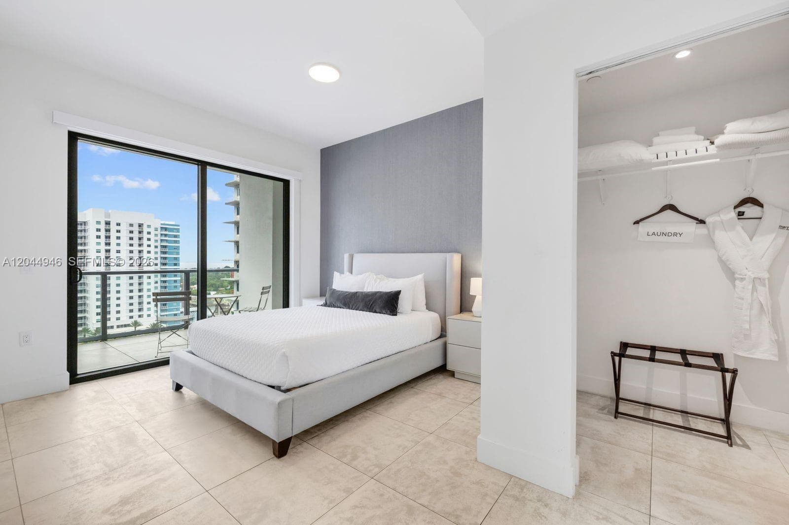 239 SW 9th St # 1801, Miami, FL 33130 photo 5