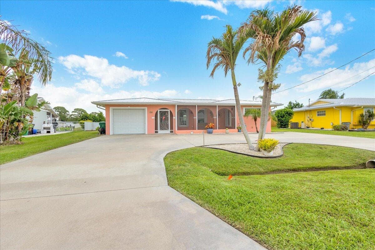 611 SE Harborview Drive, Port St. Lucie, FL 34983 photo 2