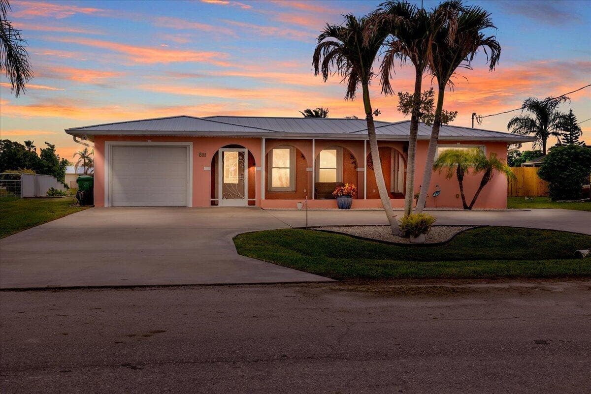 611 SE Harborview Drive, Port St. Lucie, FL 34983 photo 3