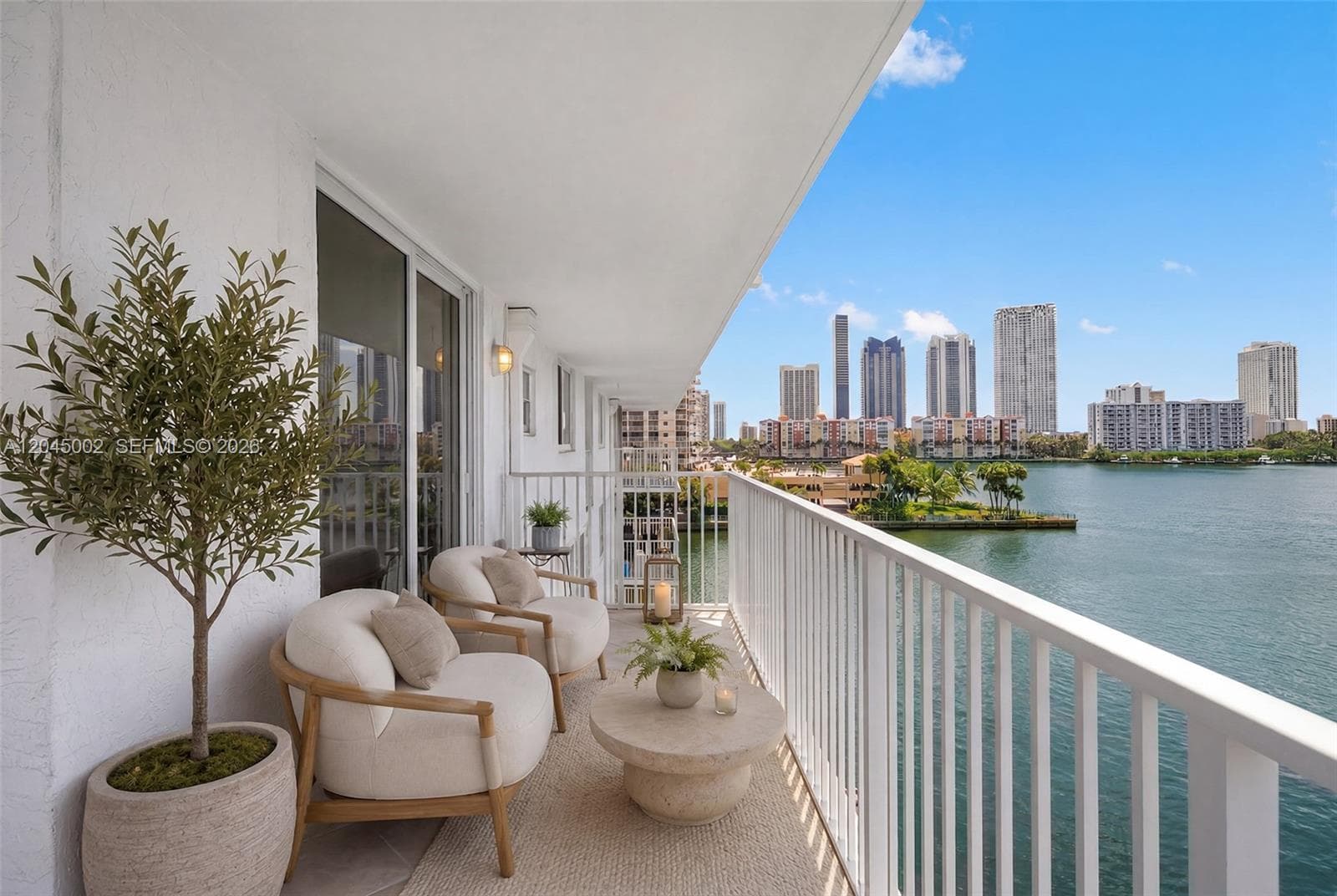 4000 NE 169th St # 607, North Miami Beach, FL 33160 photo 2