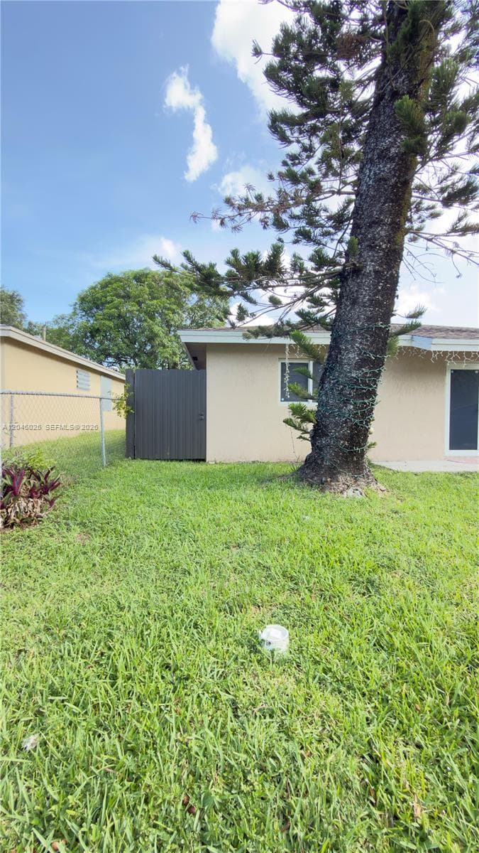 920 NW 65th St, Miami, FL 33150 photo 4