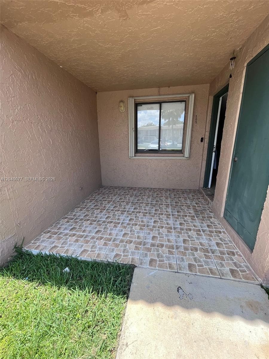 197 Lakeview Dr # 105, Weston, FL 33326 photo 3