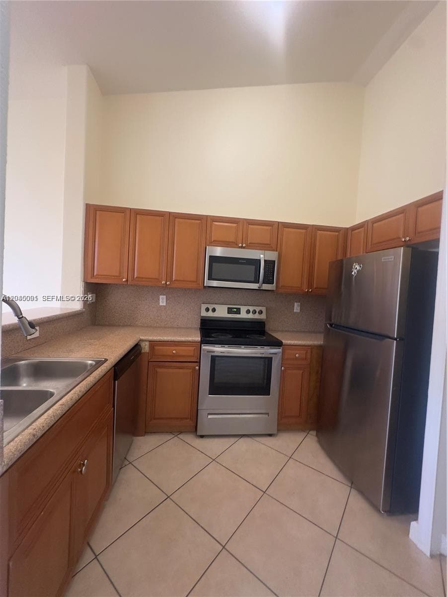 1660 SE 29th St # 109, Homestead, FL 33035