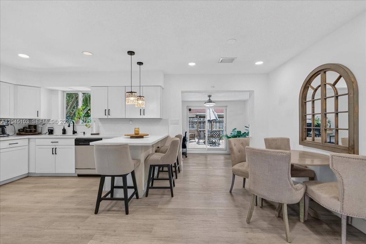 1131 N 75th Ave, Hollywood, FL 33024 photo 5