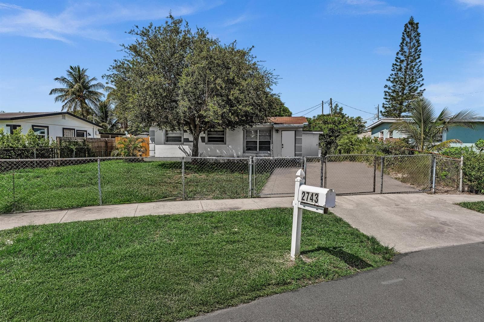 2743 NW 2nd Street, Boynton Beach, FL 33435 photo 2